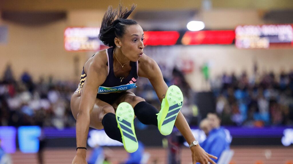 Ana Peleteiro celebra su victoria en el Campeonato de España en pista cubierta 2025